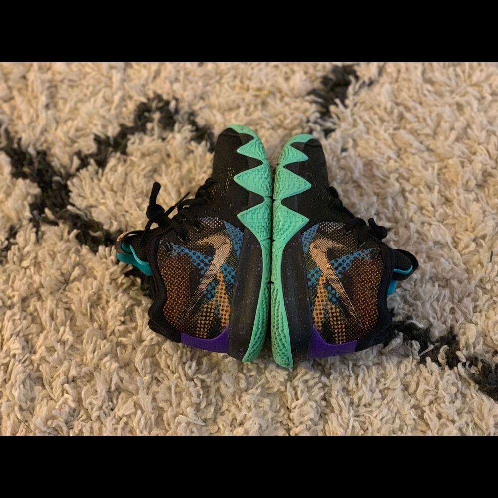 Little Boys Kyrie 4 basketball sneakers